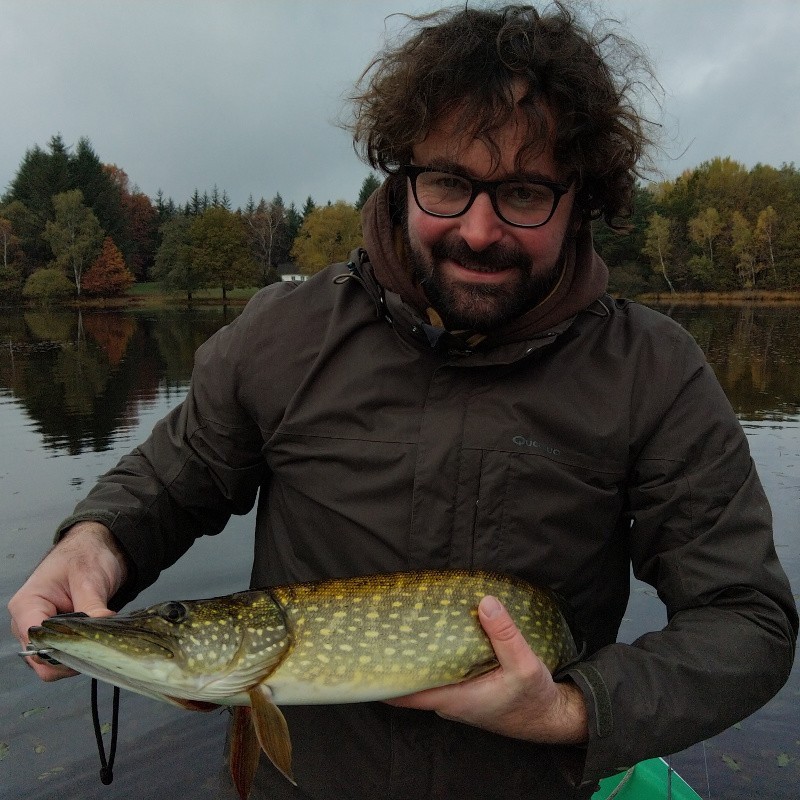 Pêche du brochet en étang privé et nuit en cottage
