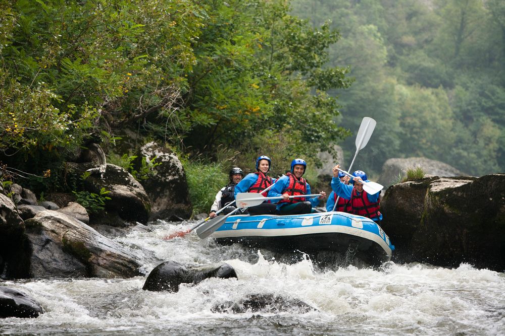 RAFTING GORGES HAUT ALLIER - P SOISSONS CRT AUVERGNE RHONE ALPES TOURISME 