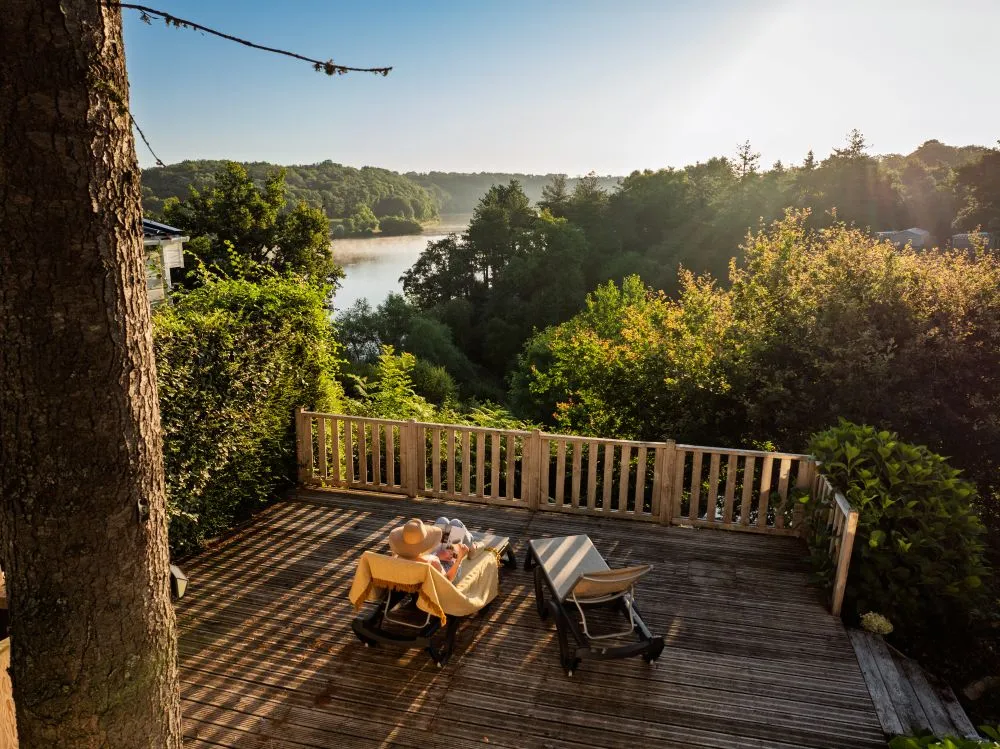 terrasse surplombant le lac