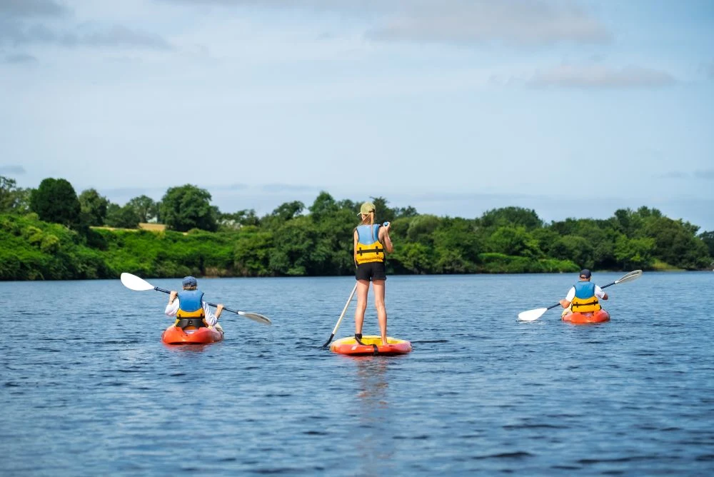 paddle et cano&euml;s sur le lac Jaunay