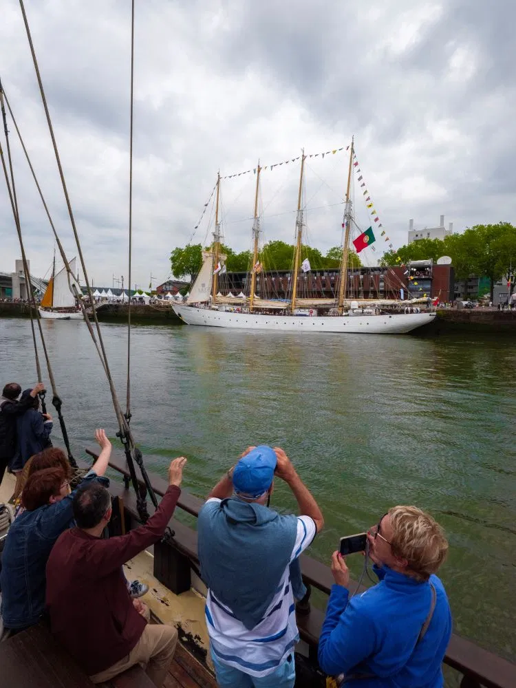 foule sur les quais de Seine lors de l'Armada