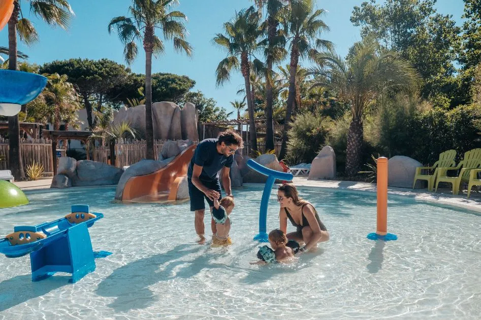 lagon du camping les M&eacute;diterran&eacute;es