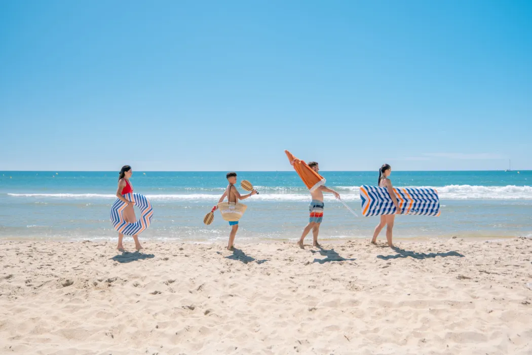 famille sur la plage de Marseillan