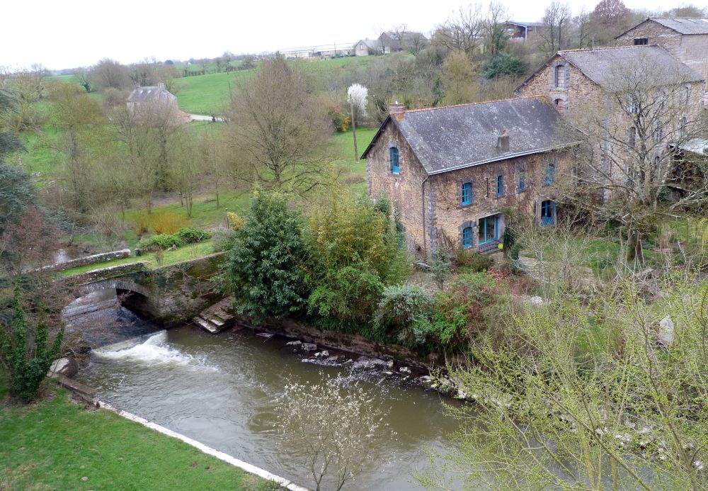 Moulin au bord de l'Erdre pr&egrave;s de Nantes