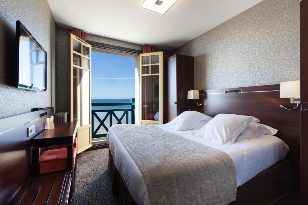 chambre vue mer hotel les Ambassadeurs