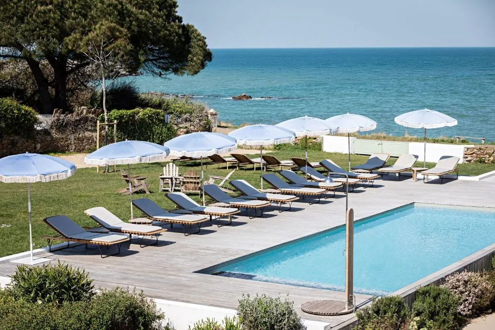 hotel pieds dans l'eau sur l'île d'yeu