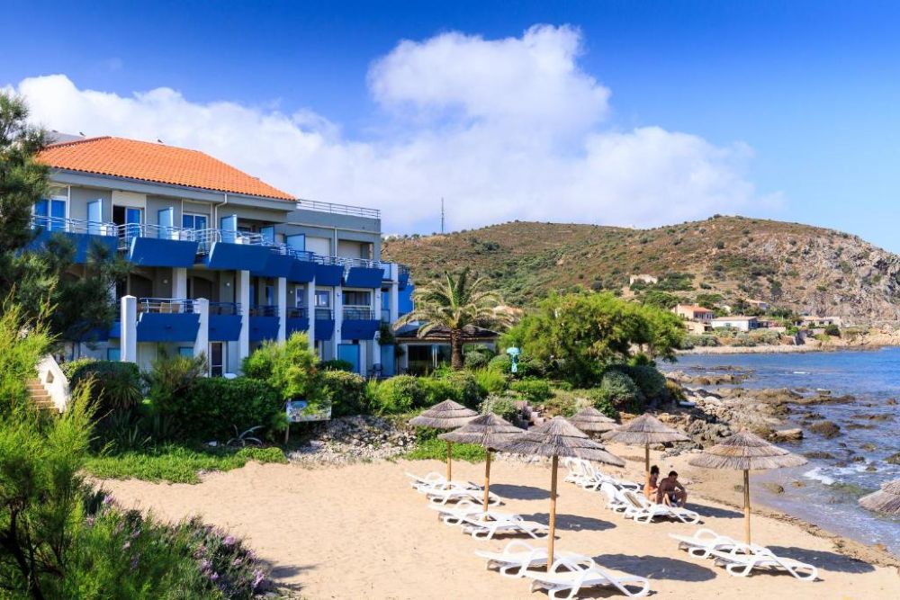 hotel bord de mer ile rousse