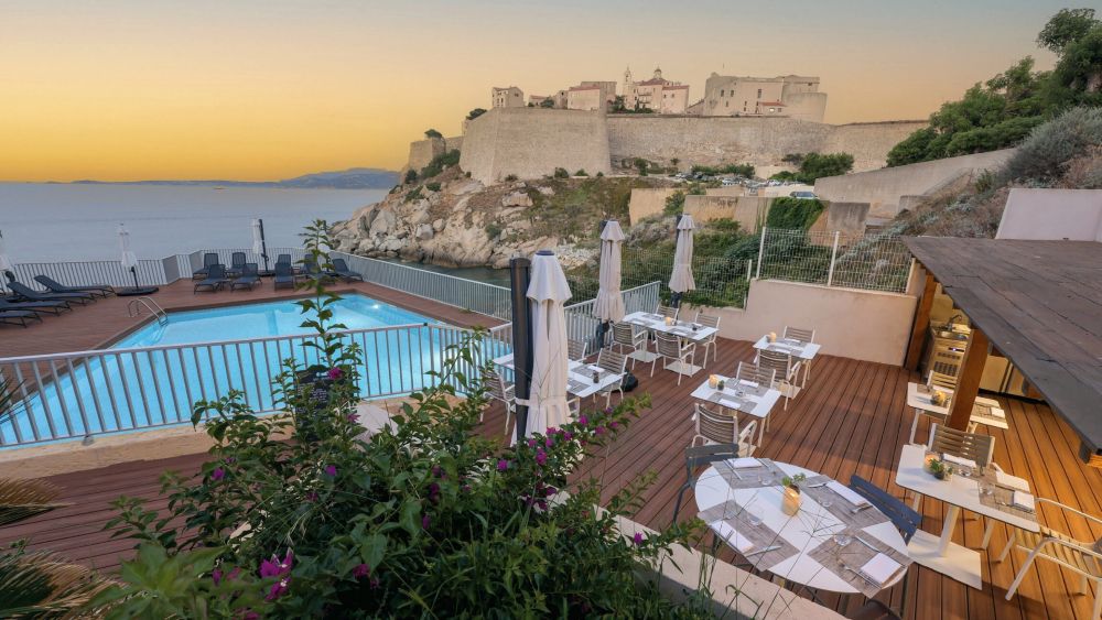 hotel bord de mer calvi