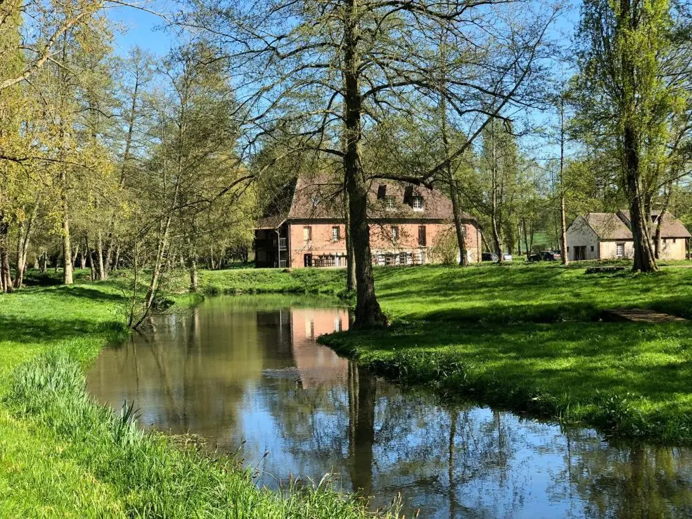 moulin chaise dieu du theil et la riviere l'iton