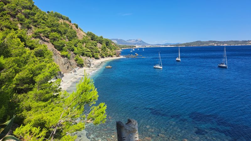 plage confidentielle dans le Var