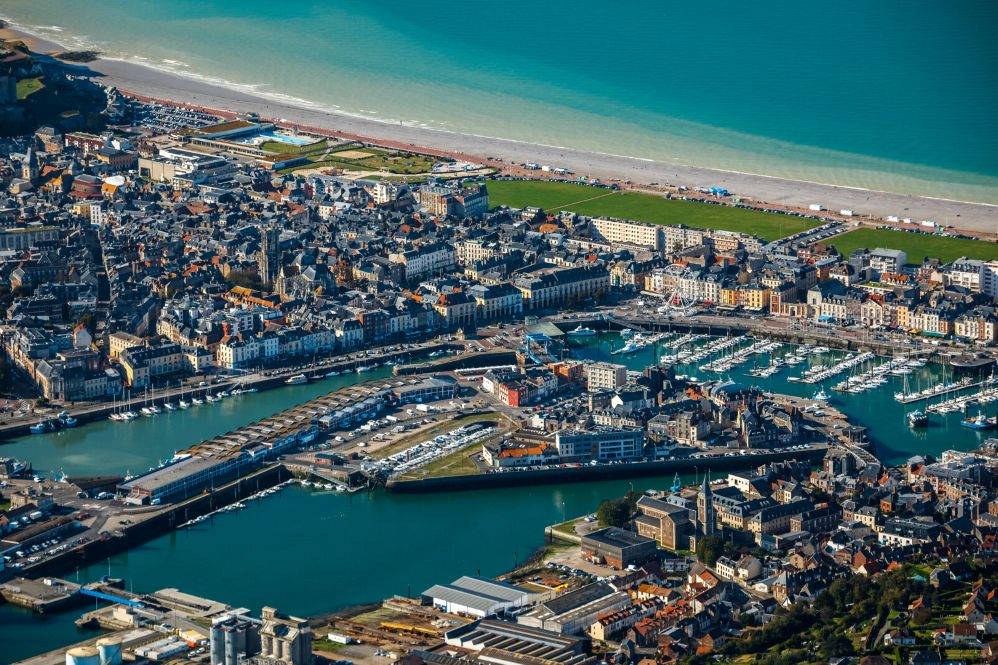 Vue a&eacute;rienne sur le port de Dieppe &copy; The Explorers - Valentin Pacaut
