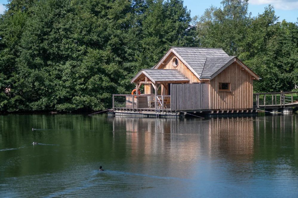 cabane sur l'eau avec spa privatif LieuDieu