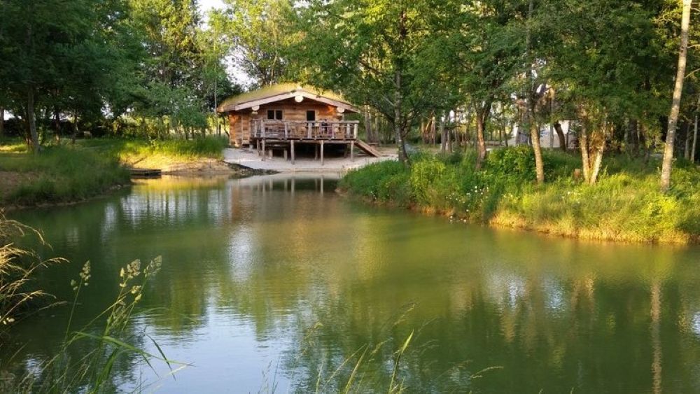 fuste en bois avec bain nordique