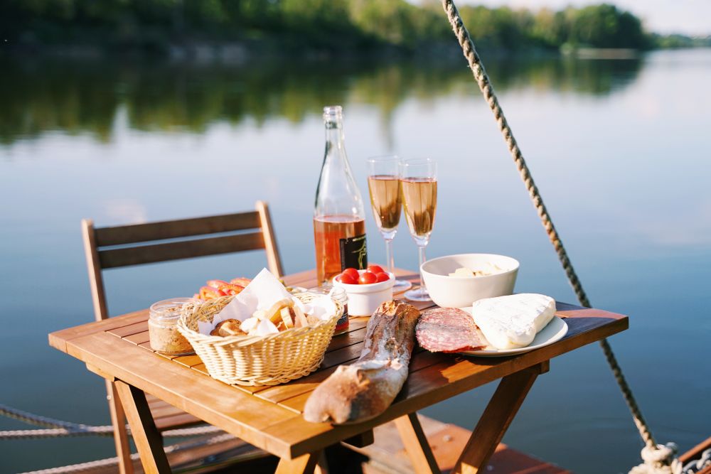 petits d&eacute;jeuners sur la toue