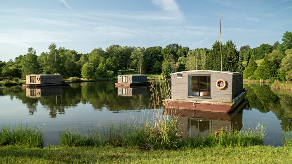 toue caban&eacute;e aux Mon&eacute;di&egrave;res