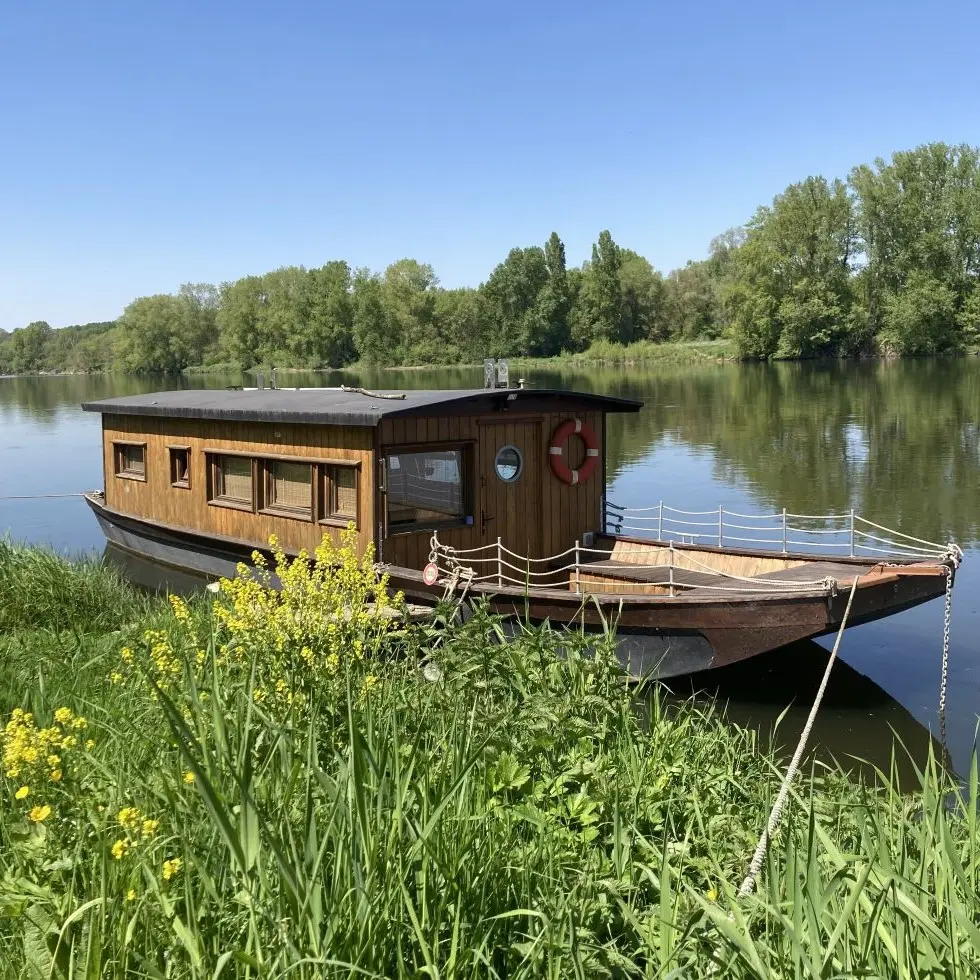 Image La toue cabanée : une expérience insolite sur l'eau