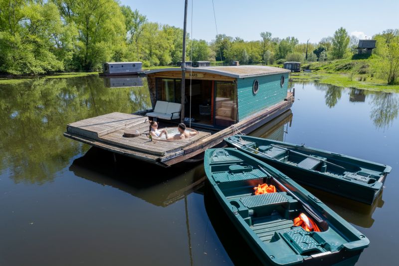 toue avec spa priv&eacute;