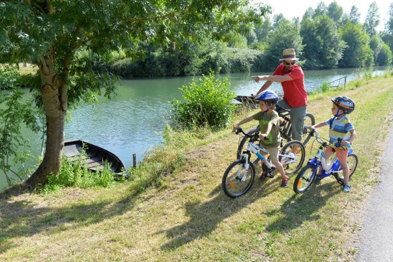 balade en famille &agrave; v&eacute;lo dans le Marais poitevin