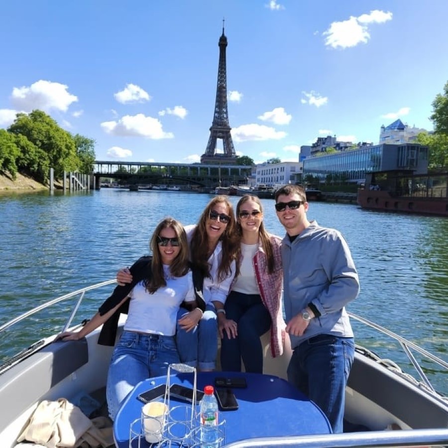 Balade en bateau privatisé à Paris au départ de Suresnes