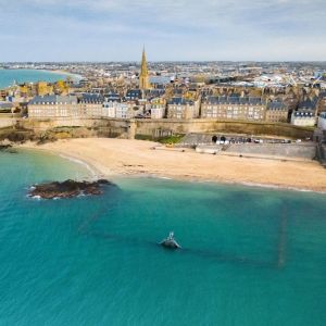 Image Les plus beaux hôtels de bord de mer sur la Côte d’Émeraude